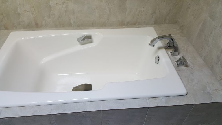 Custom Bathtub Chrome Fixtures