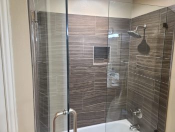 Shower with niche and custom fixtures